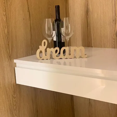 Icon Apartment *